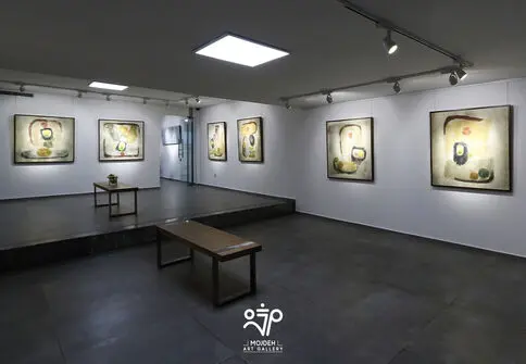 نمایشگاه آثار افروز هوشنگ با عنوان «مغاک، هست نا هست»