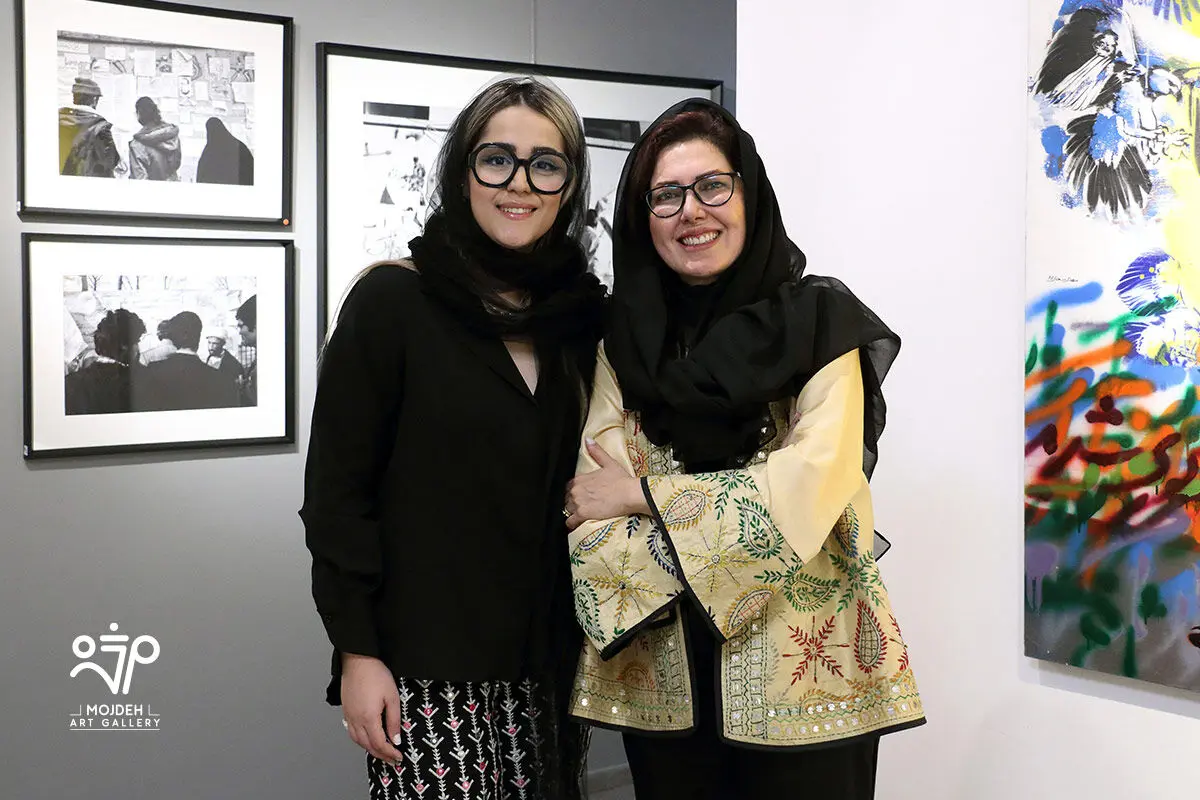 نمایشگاه عکس‌ها و نقاشی‌های مهدی سحابی «کنایه‌های دیواری» / 